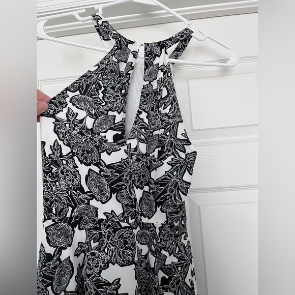 Express dress - Picture 3 of 3